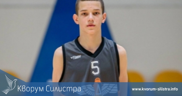 Баскетболист на Доростол в състава на България U14