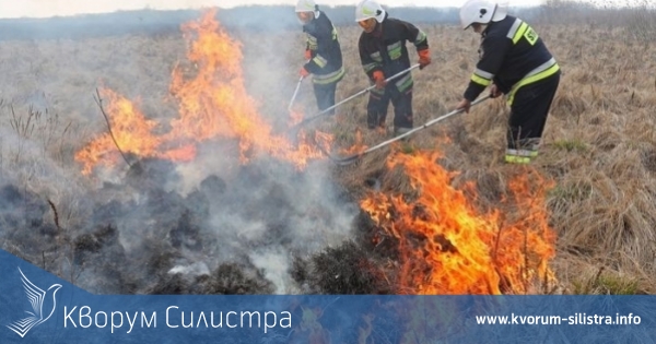 Заради горещото време продължават пожарите в сухи треви