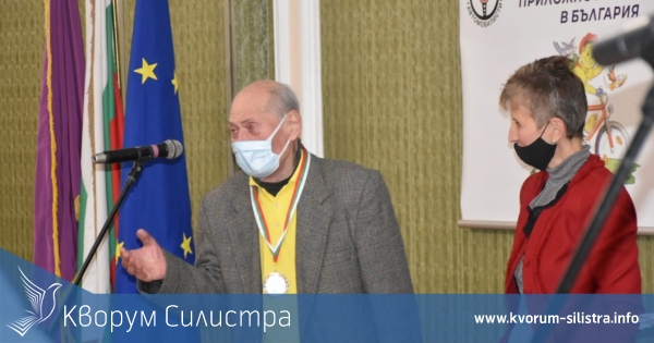 В Ловеч удостоиха с медал ветеран на силистренското колоездене