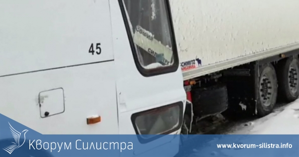 Седем човека са били транспортирани до болница след днешната катастрофа на автобус и товарен автомобил
