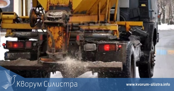 9 машини опесачават пътищата в Силистренско