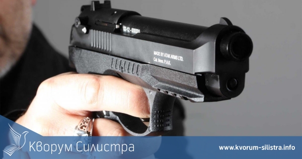 Оръжеен арсенал и безакцизен тютюн откриха полицаи на таван, обитаван от силистренец