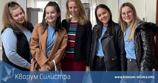 Ученическият парламент зарадва дамите в Силистра