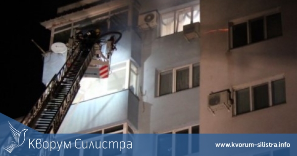 Пожарникари разпънаха стълба след полунощ за да помогнат на възрастна жена в Силистра