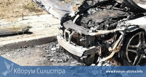 Лек автомобил "Мерцедес" горя на паркинг на хипермаркет в Силистра