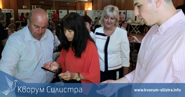 Ученик от Езиковата гимназия в Силистра демонстрира разработката си за система за разширена реалност
