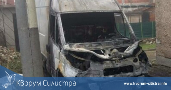 Лекотоварен автомобил "Ивеко" е изгорял в Старо село