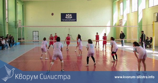 Отбора на девойките от ПМГ по волейбол 11-12 клас се класира за финалите на Републиканското първенство