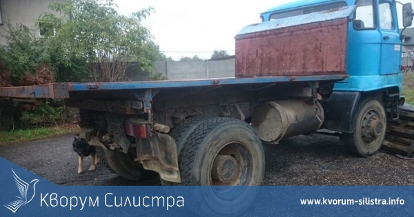 Младеж в Дулово подкара антика от соца с чужди табели