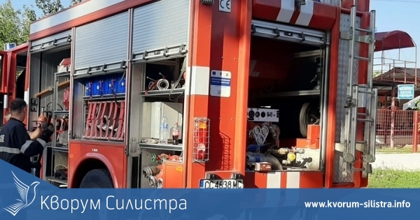 Огнеборци спасиха самозапалила се комбайна