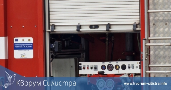 Силистренските пожарникари изгасиха запалено царевично стърнище