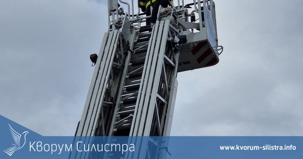 Пожарникара помогнаха на възрастна жена, заключена в дома си в кв. Деленки