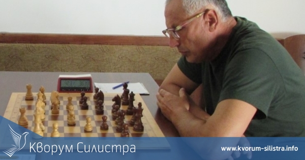 Международният майстор по шах Красимир Стефанов с две награди от международен турнир в Шабла