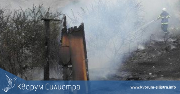 Външна тоалетна изгоря при пожар в дуловско село