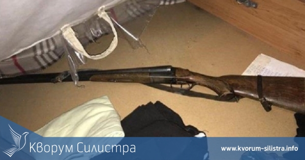 Иззеха самоделна двуцевна пушка, газов пистолет и самоделни бомби от 33-годишен