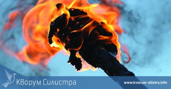 Мъж хвърли запалена факла по друг в заведение