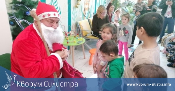 Дядо Коледа посети децата в Педиатрично отделение в силистренската болница