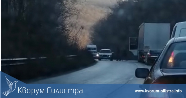 БМВ се озова в канавката на пътя Сребърна - Силистра