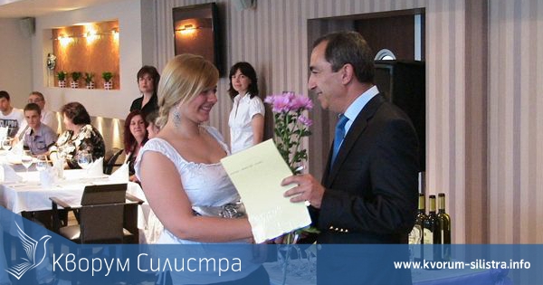 Народният представител от ГЕРБ Стефан Господинов поздрави отличниците на випуск 2011