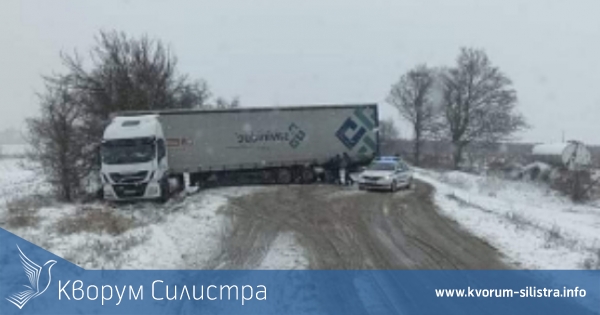 Аварирал тир затруднява движението по пътя Силистра - Русе до Ситово