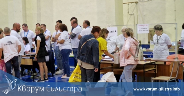 Установяват и обявяват изборните резултати във физкултурния салон на езиковата гимназия в Силистра