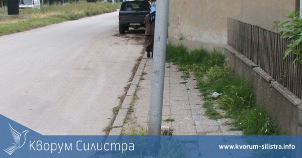 Полицейска патрулка катастрофира заради дупка на пътя оставена след ремонт на ВиК