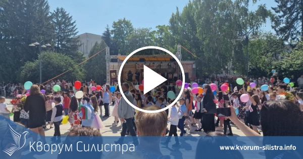 Мощите на Светите братя Кирил и Методий в центъра на Силистра по време на празничното шествие