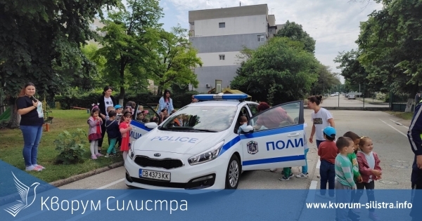 Силистренски полицаи гостуваха в ДГ "Радост"