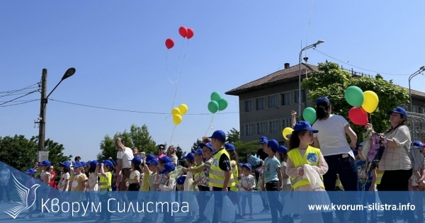 Флашмоб под мотото "Ние сме вашите деца" в най-голямото силистренско село