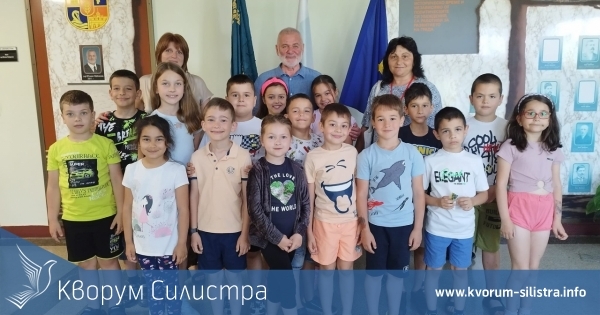 Деца от 1-ви клас бяха на гости на кмета на Силистра