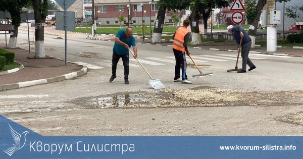 Общинари чистиха улици в Главиница след порой