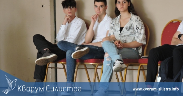 Членове на Ученически парламент в Силистра се включиха в Националната младежка конференция