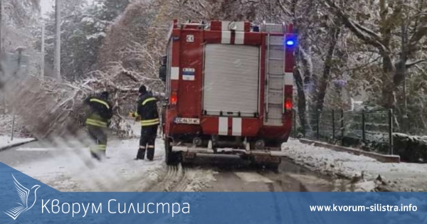 Силистренските пожарникари евакуираха 11 души, бедстващи в зимната обстановка