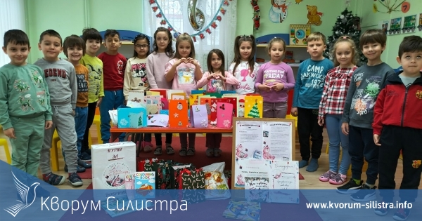 Деца от детски градини в Силистра дариха картички и подаръци на децата от Детско отделение