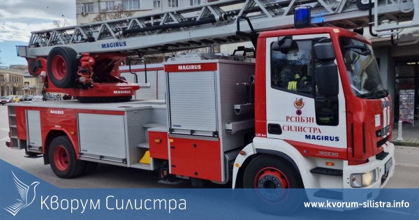Три пожарни гасиха горяща къща в Калипетрово