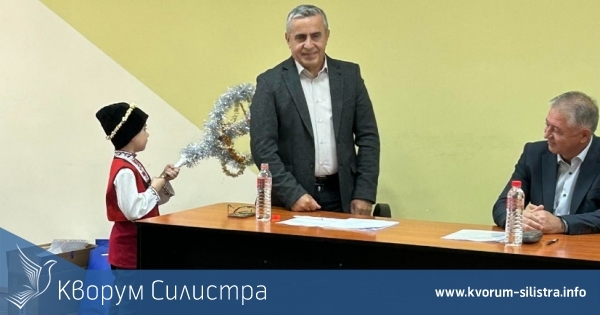 Деца от Ситово сурвакаха местните управници