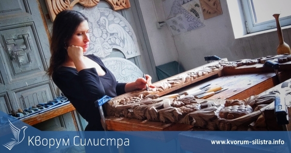 Виктория Денева довърши голяма рамка за икона