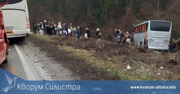 Автобус се сблъска с камион и затвори пътя Русе - Бяла