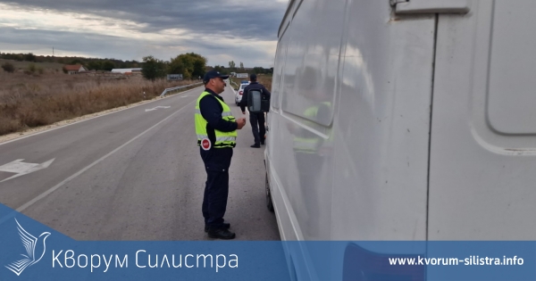 Полицаи спряха нерегистриран бус между дуловски села