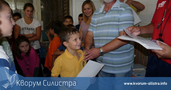 Есенен турнир по плуване за деца спонсорира д-р Юлиян Найденов