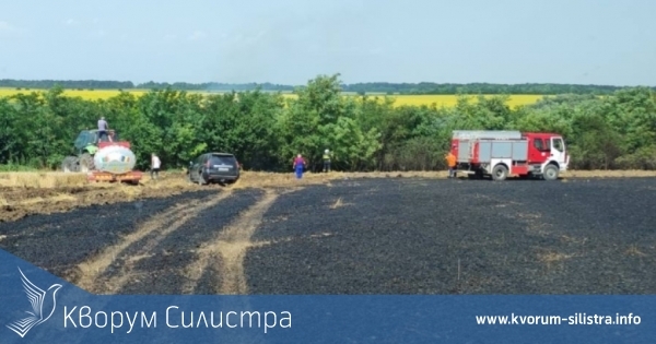Горя ожънат царевичен блок