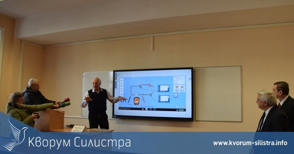 86-инчови монитори заменят дъските в Русенския университет