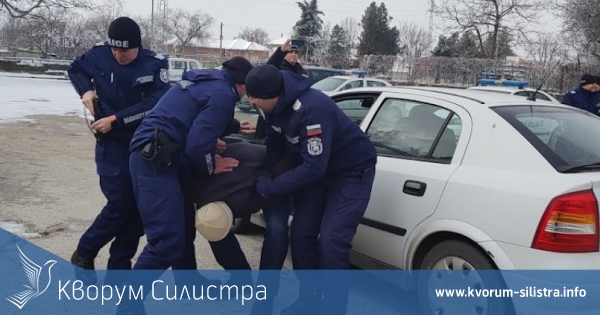 Двама са задържани с наркотици в дуловски села