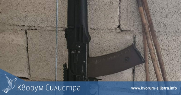 Задържаният 57-годишен мъж е имал два калашника със заглушители и частно стрелбище