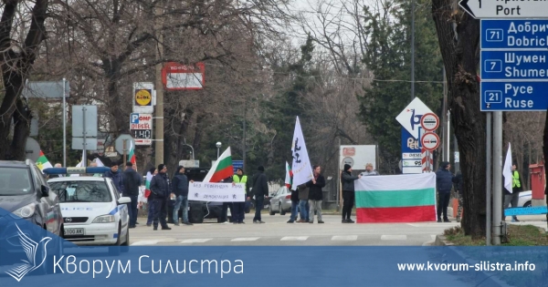 Протест на "Възраждане" блокира за час кръстовището до ГКПП "Силистра – Кълъраш"