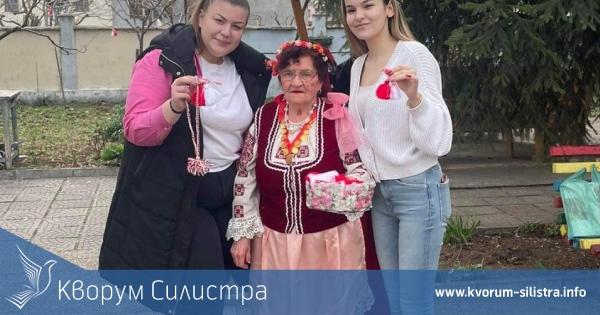 Ученически парламент Силистра окичи дръвчета с мартеници и зарадва възрастни хора