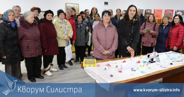 Изложба "Моето хоби" радва жителите на село Нова Черна