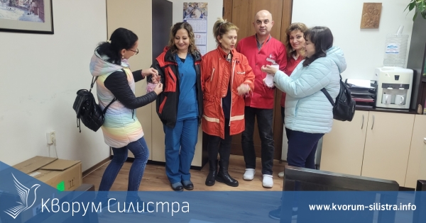 Библиотекари от Силистра зарадваха медици с ръчно изработени мартеници