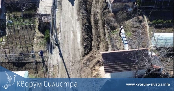 Продължават ремонтните дейности по отводнителната канавка на ул. "Чернозем" в Айдемир