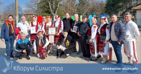 Д-р Йордан Касабов подари книгата си "Шиковското население в Добруджа" на румънски гости